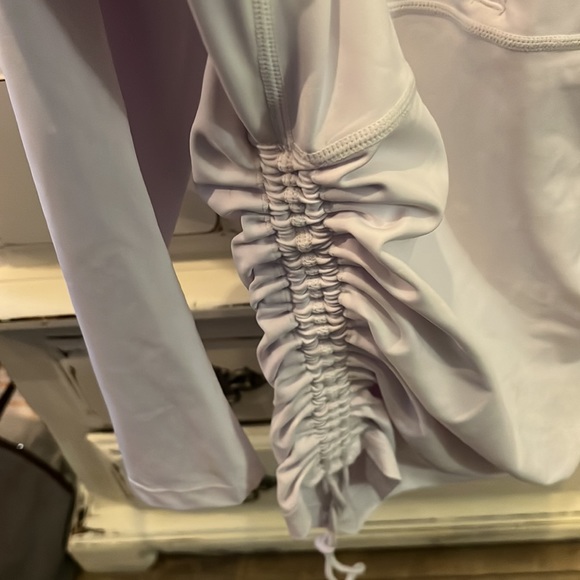 BNWT Platinum Sun Rash Guard - Picture 7 of 9